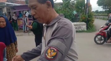 Jumat Berkah: DPW A-PPI Jateng Berbagi 100 Nasi Ponggol untuk Warga di Desa Dukuhmalang