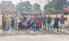 Semangat Kebersamaan Warnai Jumat Bersih Polsek dan Koramil di Pantai Cermin