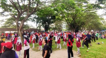 Serdang Bedagai (Targetjurnalis) Ratusan Peserta Ramaikan Virtual Run & Powerfit Dalam rangka Hari Ibu di Pantai Cermin Ingah seafood