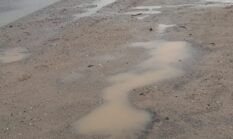 Kurangnya perhatian pemerintahan propinsi Riau terhadap jl lintas Duri_Dumai di Duri tigabelas kec Banshol kab. Bengkalis